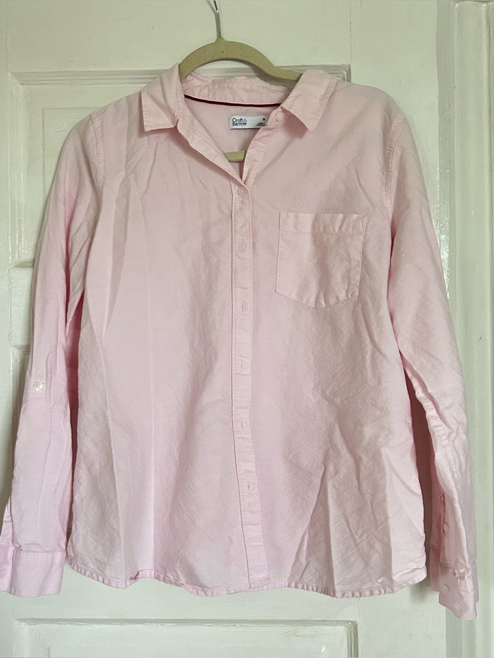 Croft & Barrow pink button up shirt Size M